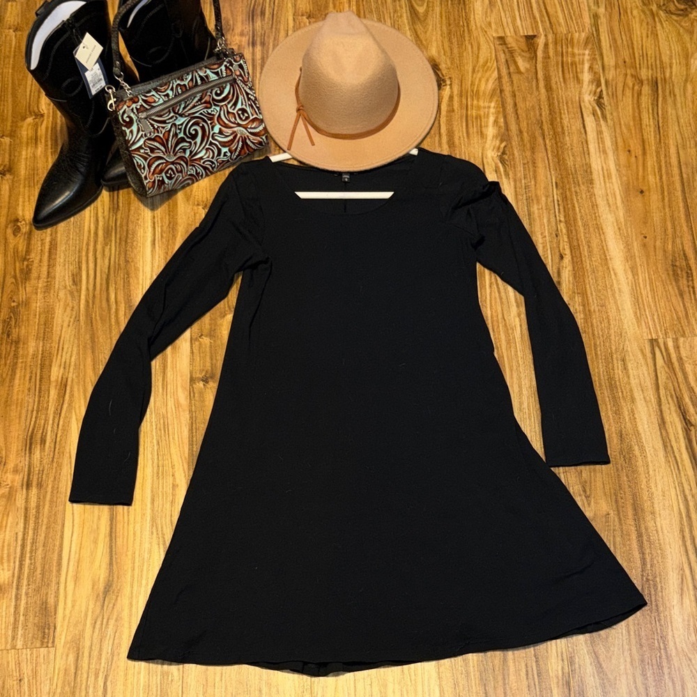 Express womens medium 8 10 dress mini swing skater Black Long Sleeve stretchy